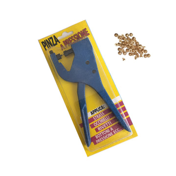 Pinza manuale per occhielli nella sua confezione con occhielli vicino